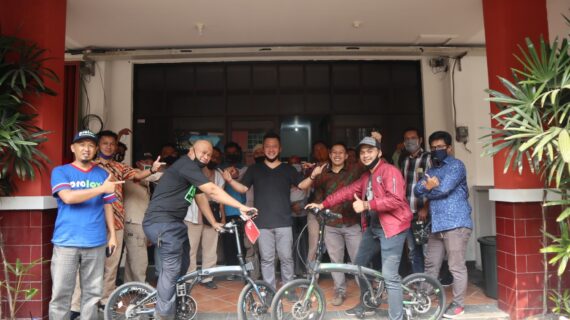 Kak Adyarso & Wildan Mendapatkan Sepeda Lipat dari Galery Buahbatu & Butik Buahbatu