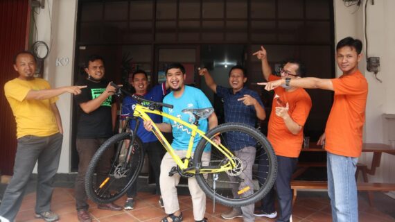Kak Ihsan Mendapatkan Sepeda dari Galery Buahbatu