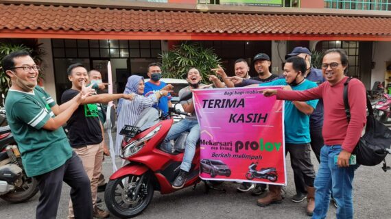 Kak Kiki Maryadi Mendapatkan Motor PCX dari Mekarsari Eco Living