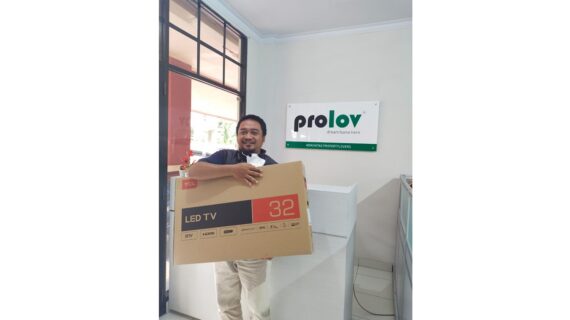 Kak Cecep Mendapatkan 1 Unit TV dari Mekarsari Eco Living