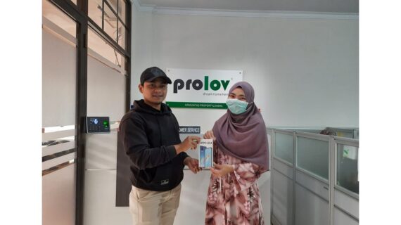 Kak Wildan Mendapatkan Handphone dari Butik Buahbatu