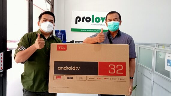 Kak Dadang Kurnia Mendapatkan SmartTV dari Mekarsari Eco Living