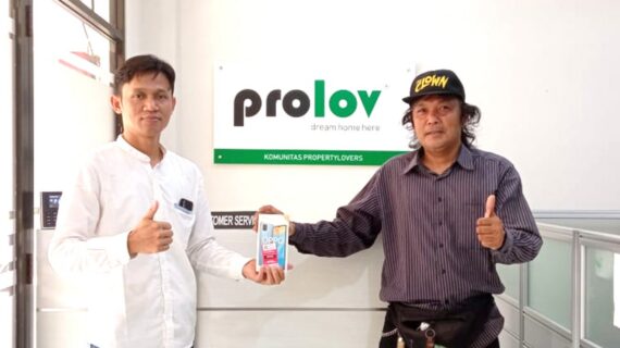 Kak Ixsan Mendapatkan 1 Unit Smartphone dari Techno Regency Padalarang