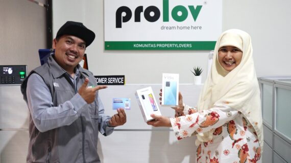 Ibu rumah tangga ini Dapet 2 Unit Handphone dalam Sekali Closing